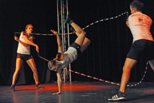 Atemberaubend und akrobatisch ist die Show der Funny Skipper des MTV Treubund Lüneburg, die jetzt bei der WM im Rope Skipping in Florida starten Foto: Hans Kall