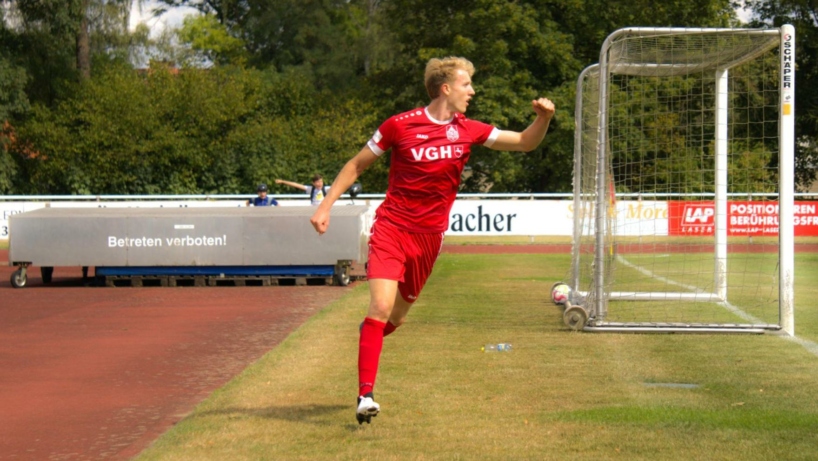 Jona Prigge im Torjubel - Foto: John Wilke