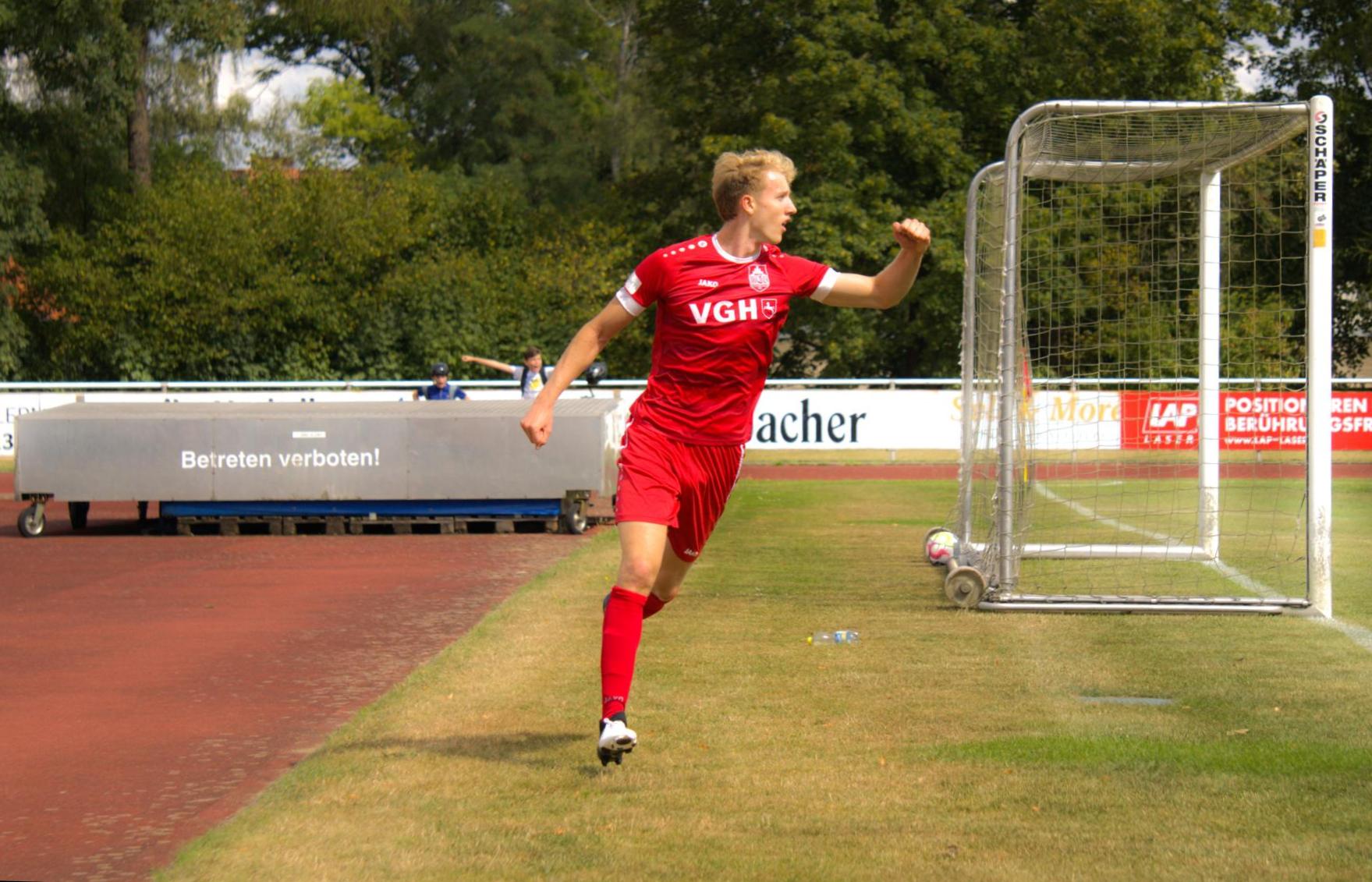 Jona Prigge im Torjubel - Foto: John Wilke